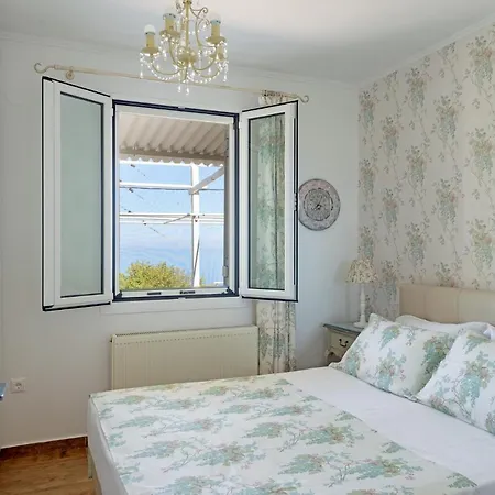 Marios Villa *